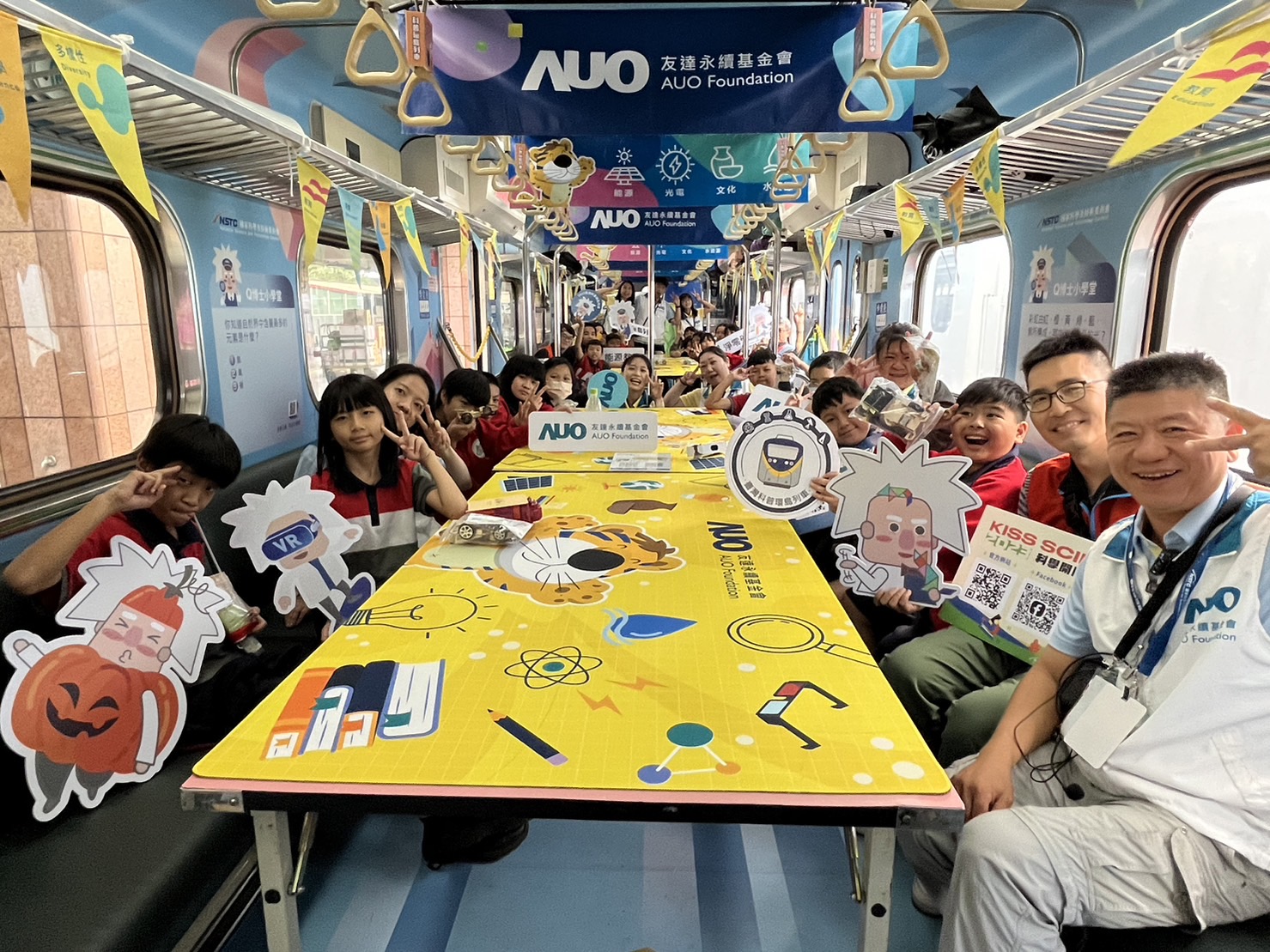 G22恒峰永續基金會參與「臺灣科普環島列車」，設計基礎科學車廂課程，以「淨零碳排和永續能源」為主題，讓學生透過創意實驗認識淨零知識，以及思考生活中的減碳行為